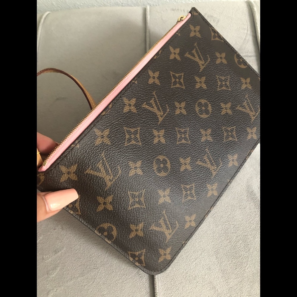 🎀RARE🎀Louis Vuitton pochette Rose Ballerine - Picture 1 of 8